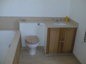 04en-suitebathroomb